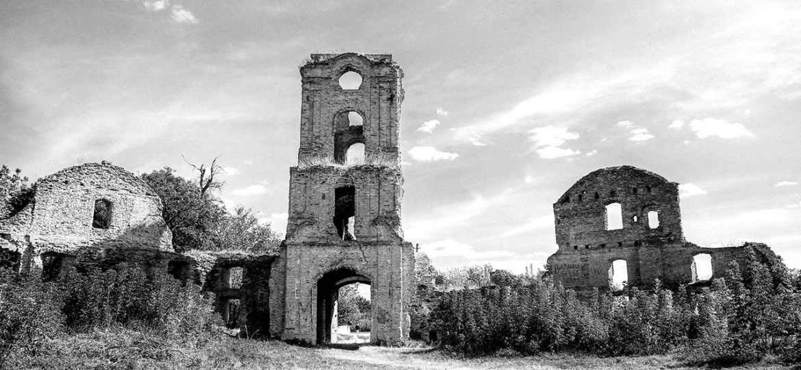 Замок-фортеця Корець, історична пам'ятка, руїни, Україна, Історія.